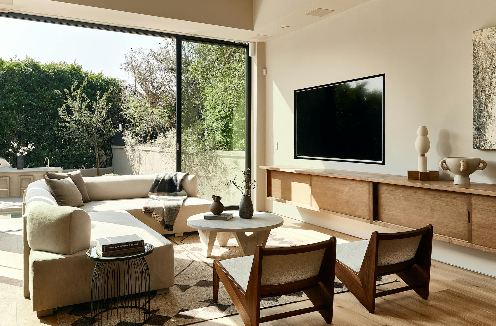 Meridith-Baer-Home-Home-Staging-Southern-California-Beverly-Hills-Post-Office-(Kylie Jenner)-Luxury-Homes-Eclectic-Third-Living-Room